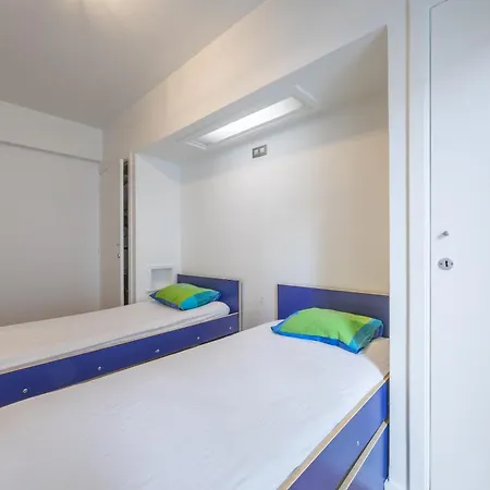 Lecomte - The Shoreline Getaway 182 *